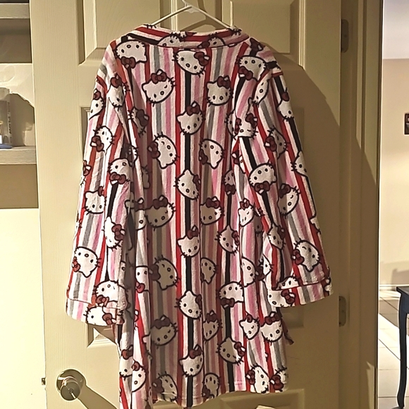 Hello Kitty Plush Robe NWOT - Picture 2 of 2